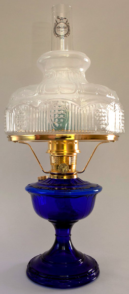 Aladdin model 23 Alexandria glass table lamp