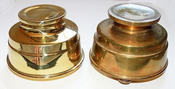 Aladdin model 23 England and Hong Kong font bottom view