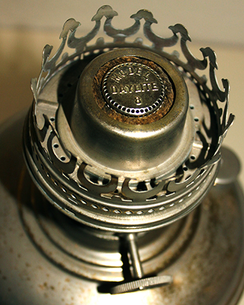 Daylite lamp flame spreader