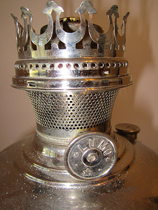 Lumo mantle lamp burner